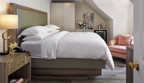 Guest Room Queen