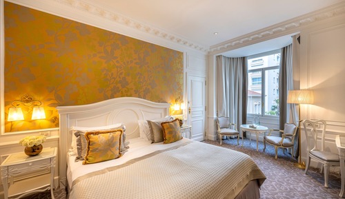 Superior King room, city or courtyard view