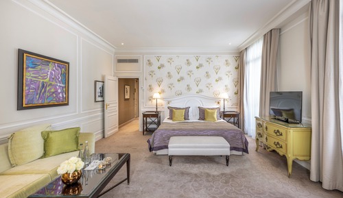 Junior Suite, city or courtyard view