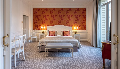 Suite, city or courtyard view