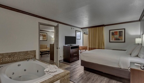 Suite, 1 King Bed, Non Smoking