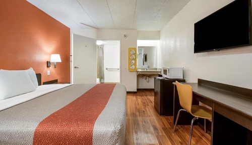 Standard Room, 1 King Bed, Accessible, Non Smoking