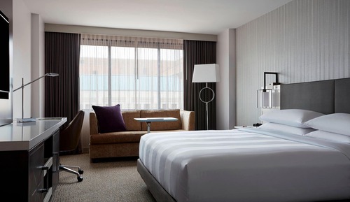 Room, 1 King Bed (Hearing Accessible)