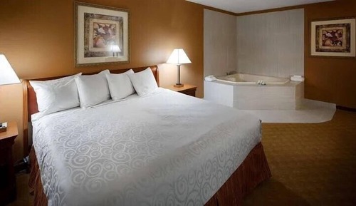 Suite, 1 King Bed, Non Smoking, Jetted Tub