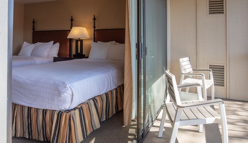 Standard Queen Queen with Riverview