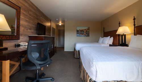 Dog Friendly Queen Queen with Riverview