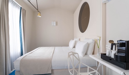 Triple Room - Complimentary soft minibar,courtesy tray, Chromecast and digital press