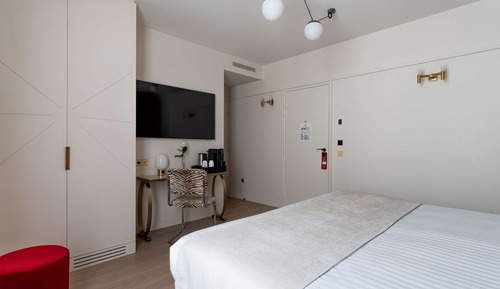 Superior Double Room-Complimentary soft minibar,courtesy tray, Chromecast and digital press