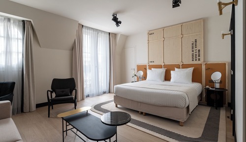 Privilege Room - Complimentary soft minibar,courtesy tray, Chromecast and digital press