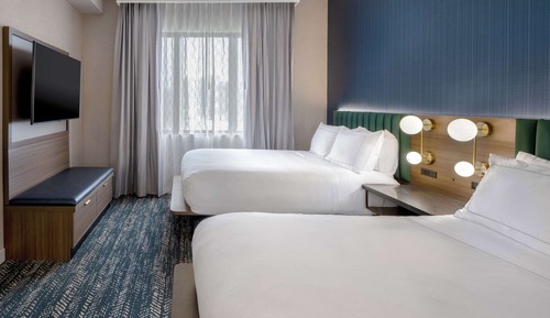 Suite, One King Bed, Accessible