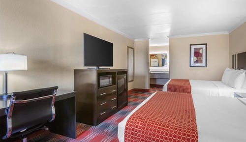 Standard Room, 2 Queen Beds, Non Smoking, Refrigerator & Microwave (Walk-in Shower)