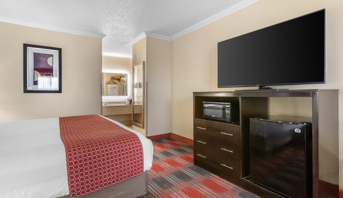 Standard Room, 1 King Bed, Non Smoking, Refrigerator & Microwave (Walk-in Shower)