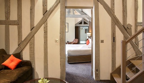 Suite, Multiple Beds, Bathtub (Separate Living Room)