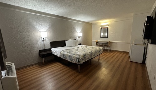 Deluxe Room, 1 King Bed, Non Smoking, Refrigerator & Microwave