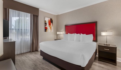 Suite, 1 King Bed, Accessible, Kitchenette (with Sofabed)