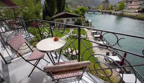 Boutique Double Bathtub - River View
