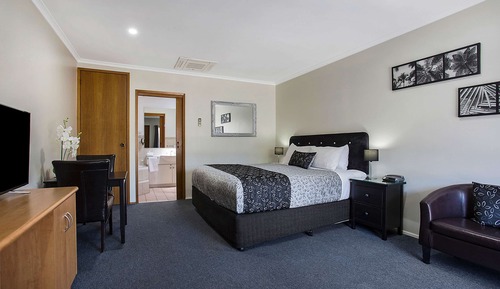 Room, 1 King Bed, Non Smoking, Jetted Tub