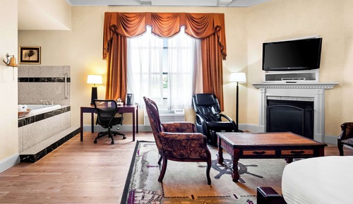 Standard Room, 1 King Bed, Non Smoking, Jetted Tub