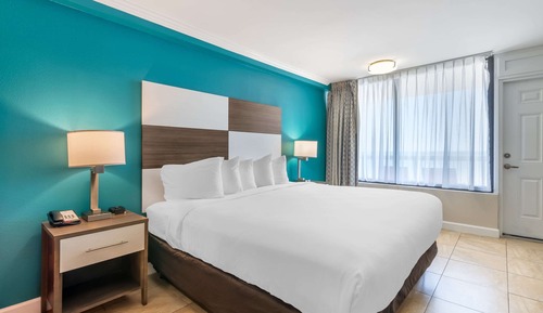 Room, 1 King Bed, Balcony, Oceanfront (Accessible)