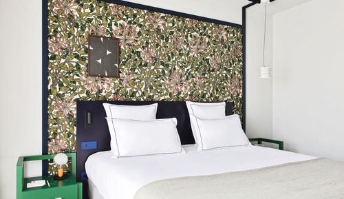 Family Room (Communicating )