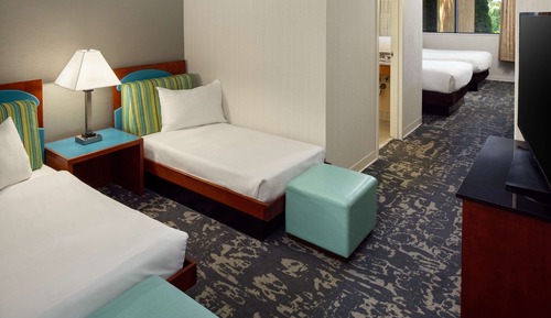 Family Room w Toddler Beds