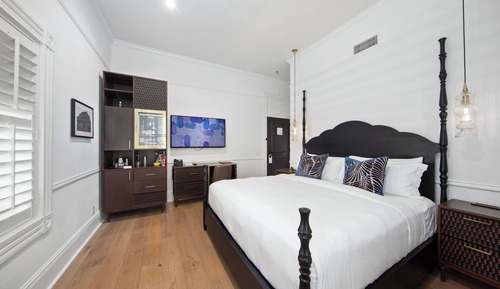 Deluxe Room, 1 King Bed (1 King Deluxe with Balcony)