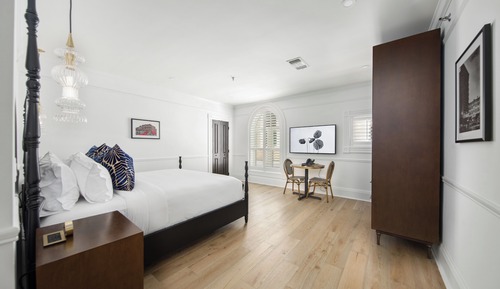 Room, 1 King Bed, Accessible, Courtyard View (1 King Bed Accessible Roll-In Shower)
