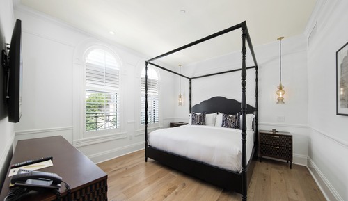 Superior Suite, 1 King Bed, Terrace, City View (Luxury Suite)