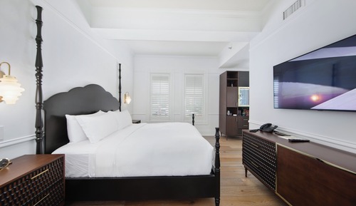 Standard Room, 1 King Bed, Courtyard View (1 King Bed)
