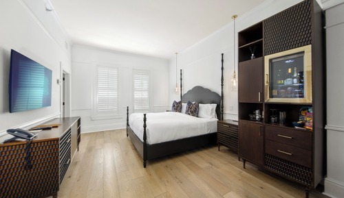 Deluxe Room, 1 King Bed with Sofa bed (1 King Bed Deluxe with Sofa Bed)