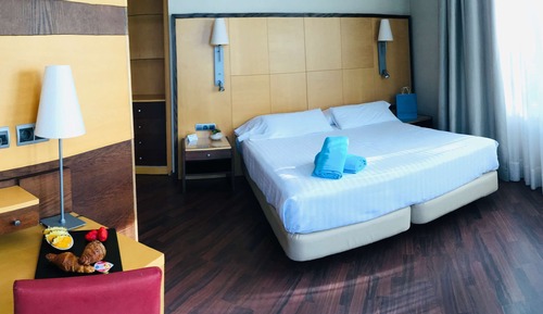 Comfort Room, 1 Queen Bed, Terrace (View)