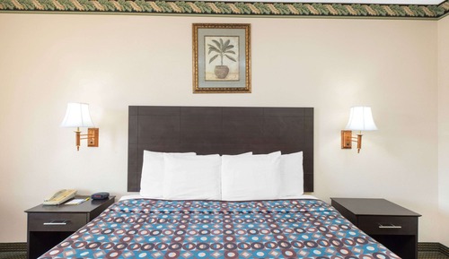 Standard Room, 1 King Bed