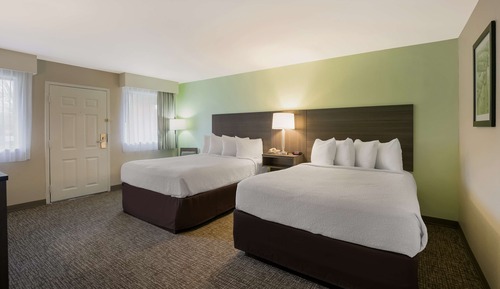 Standard Room, 2 Queen Beds, Accessible, Bathtub