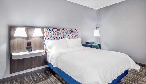 Room, 1 Queen Bed, Mobility Accessible, Microwave