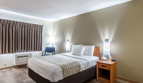 Standard Room, 1 Queen Bed