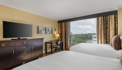 Deluxe Room, 2 Queen Beds, Accessible (Roll-In-Shower)