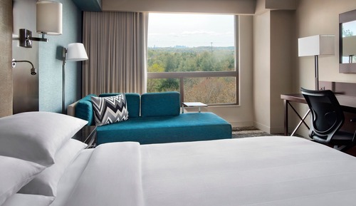 Club Room, 1 King Bed (Mobility Accessible, Roll-in Shower)