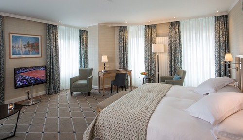 Suite, Lake View