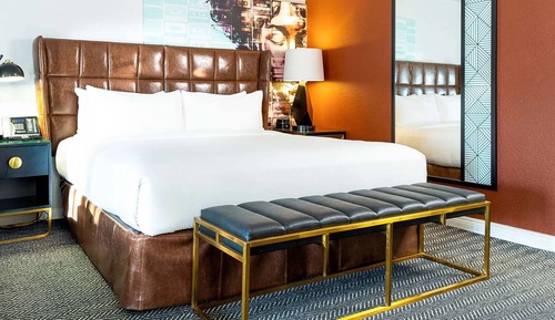 Deluxe Studio Suite, 1 King Bed, Mobility Accessible