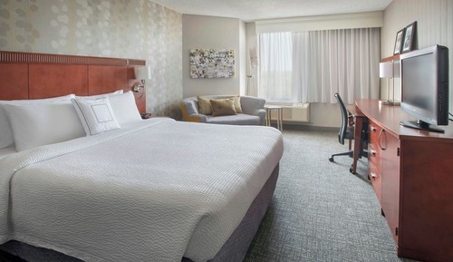 Room, 1 King Bed (Mobility/Hearing Access, Roll-In Shwr)