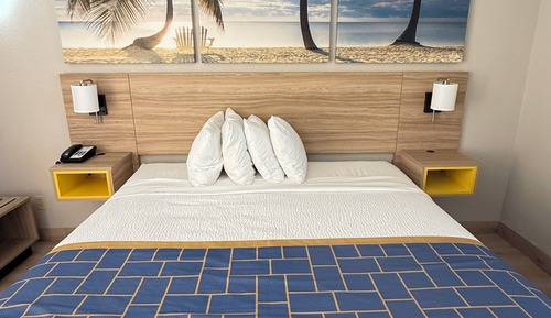 Standard Room, 1 King Bed (Smoking)
