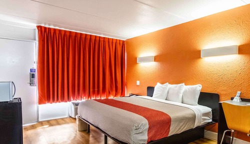 Standard Room, 1 King Bed, Accessible, Non Smoking