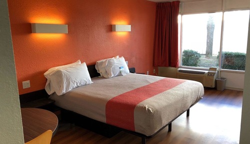 Standard Room, 1 King Bed, Non Smoking