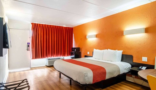 Standard Room, 1 King Bed, Smoking