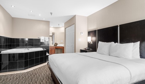 Suite, 1 King Bed, Non Smoking, Kitchenette