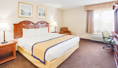 Deluxe Studio Suite, 1 King Bed, Non Smoking (Exterior Corridor)