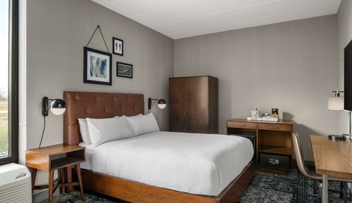 Traditional Room, 1 Queen Bed (Mobility/Hearing Access, Transf Shwr)