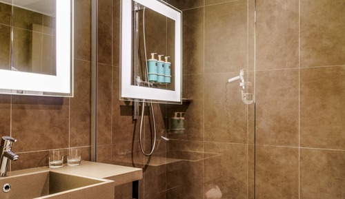 Family Room, Multiple Beds (Family. Shower)