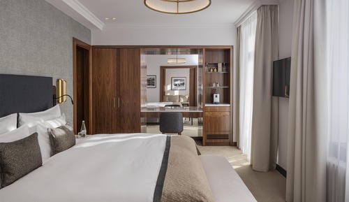 Junior Suite, 1 King Bed, Mountain View (Premier Junior Suite)