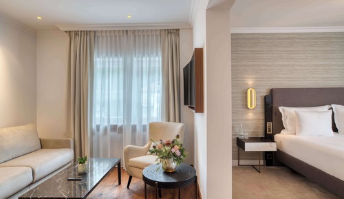 Junior Suite, 1 King Bed, Mountain View (Signature Junior Suite)